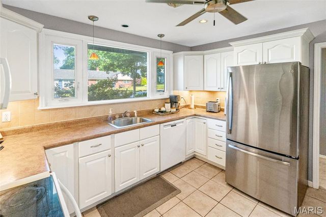 1092 Etherton Drive, St Louis, MO 63126