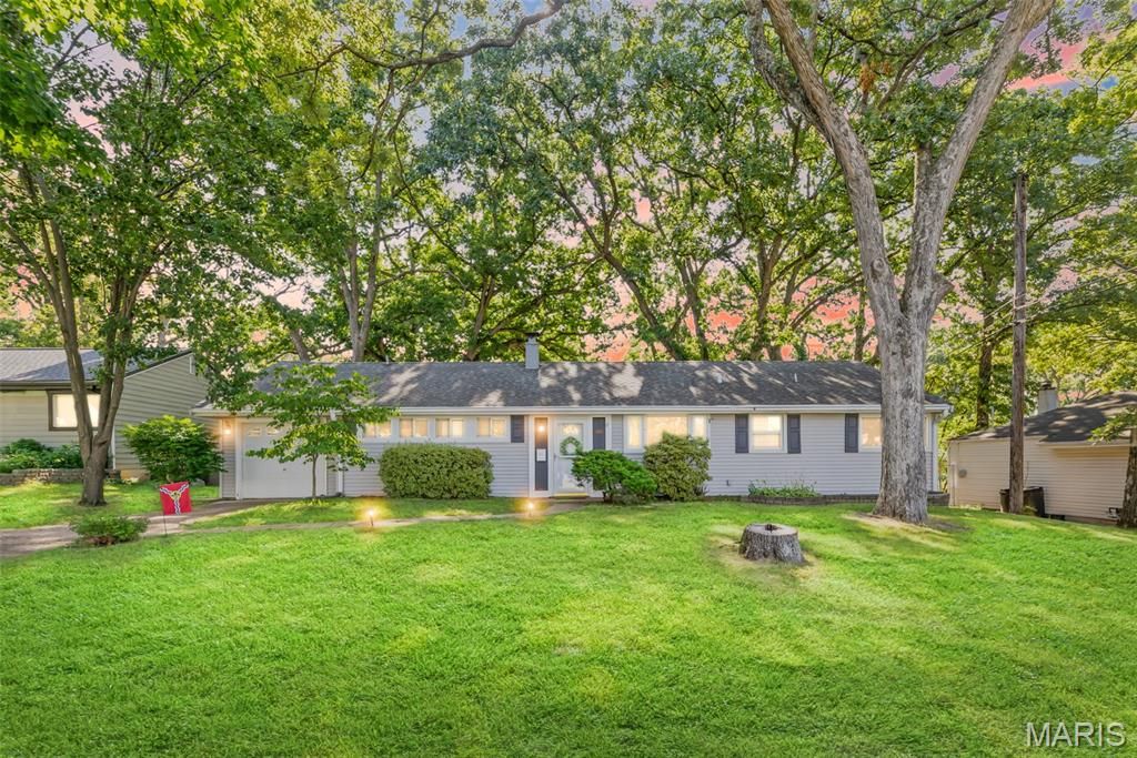 1092 Etherton Drive, St Louis, MO 63126