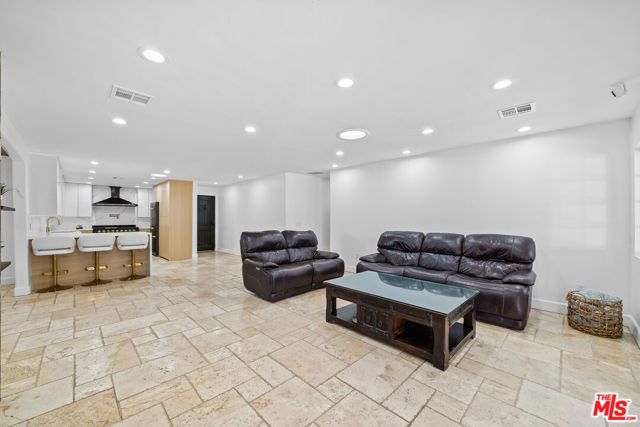 6159 Debs Avenue, Woodland Hills (los Angeles), CA 91367