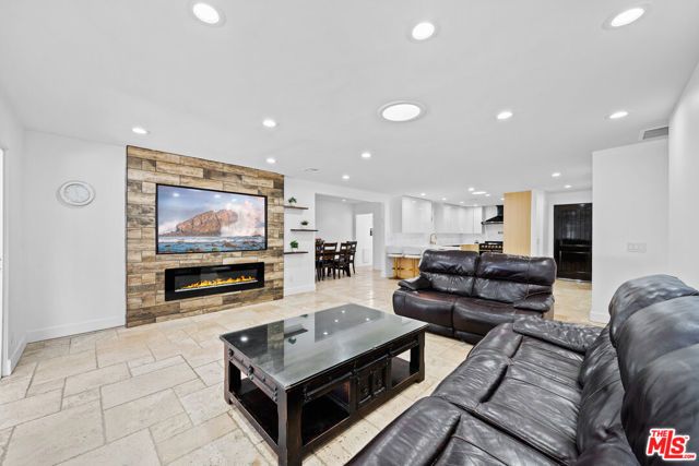 6159 Debs Avenue, Woodland Hills (los Angeles), CA 91367