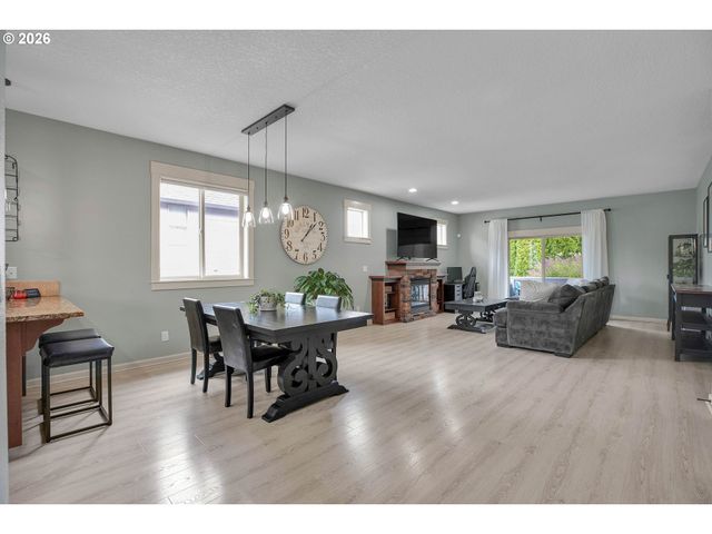 1068 Se KINGFISHER Ln, Gresham, OR 97080