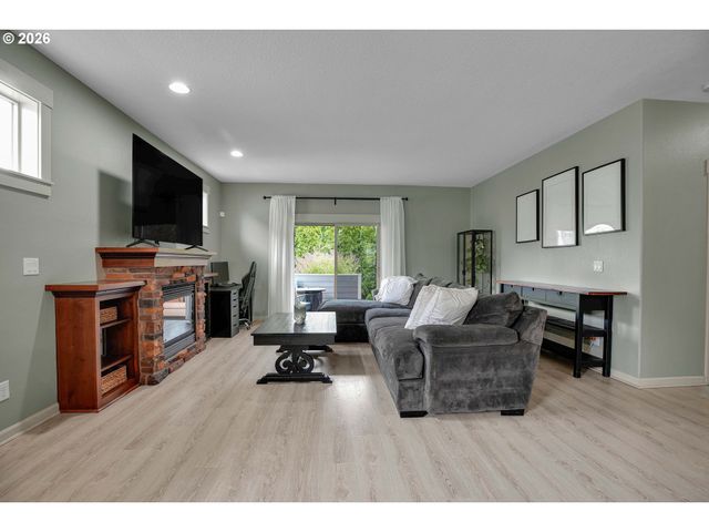 1068 Se KINGFISHER Ln, Gresham, OR 97080