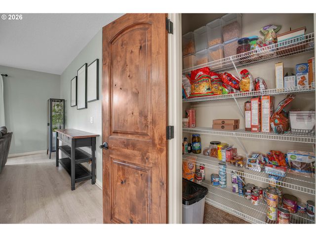 1068 Se KINGFISHER Ln, Gresham, OR 97080