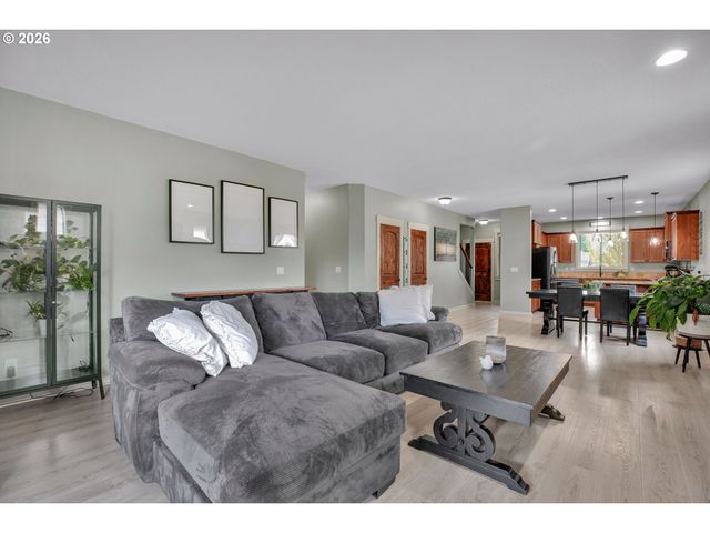 1068 Se KINGFISHER Ln, Gresham, OR 97080