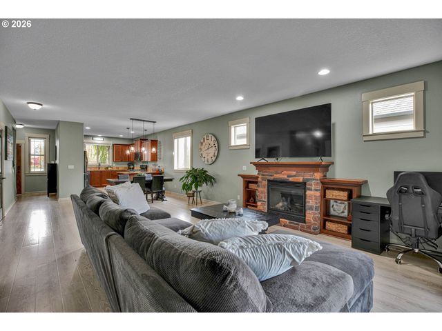 1068 Se KINGFISHER Ln, Gresham, OR 97080