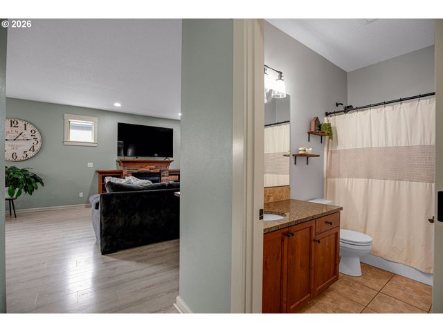 1068 Se KINGFISHER Ln, Gresham, OR 97080