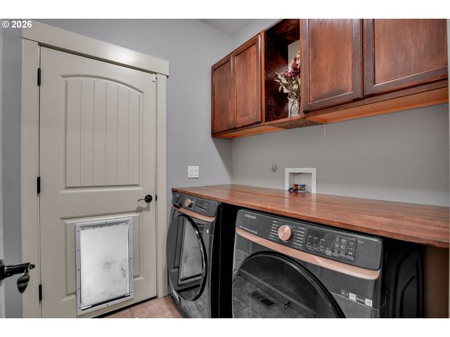 1068 Se KINGFISHER Ln, Gresham, OR 97080