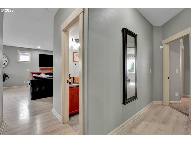 1068 Se KINGFISHER Ln, Gresham, OR 97080