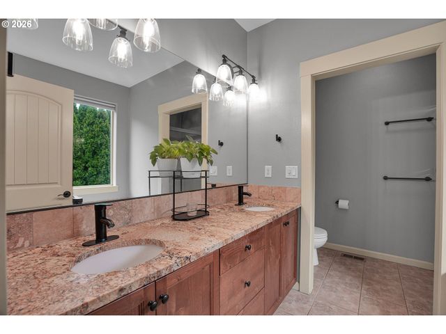 1068 Se KINGFISHER Ln, Gresham, OR 97080