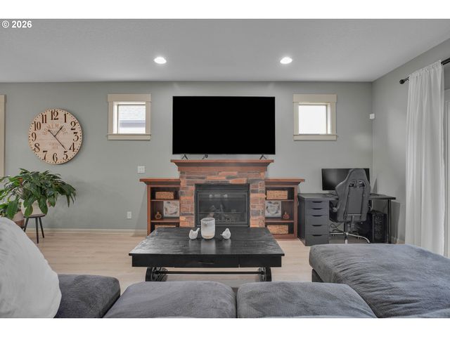 1068 Se KINGFISHER Ln, Gresham, OR 97080