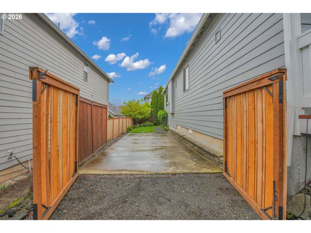 1068 Se KINGFISHER Ln, Gresham, OR 97080