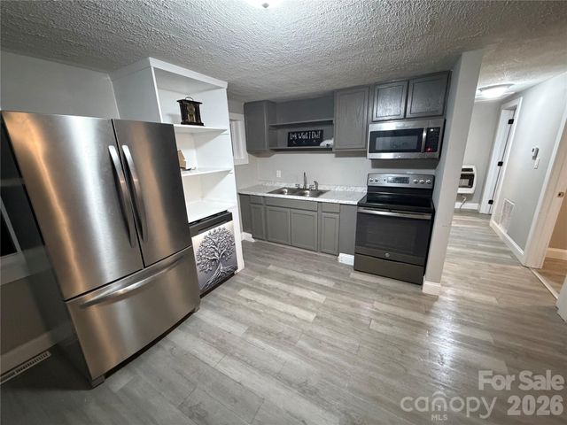 209 Brookview Road, Statesville, NC 28625