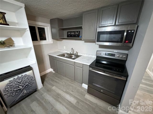 209 Brookview Road, Statesville, NC 28625