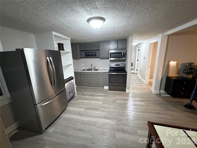 209 Brookview Road, Statesville, NC 28625