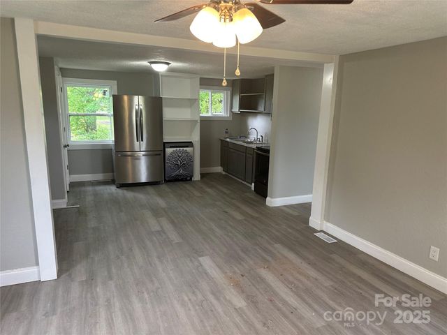 209 Brookview Road, Statesville, NC 28625