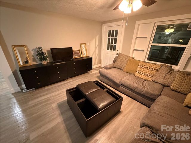 209 Brookview Road, Statesville, NC 28625