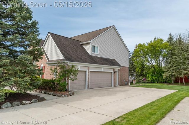 11687 E Hills Drive, Plymouth, MI 48170