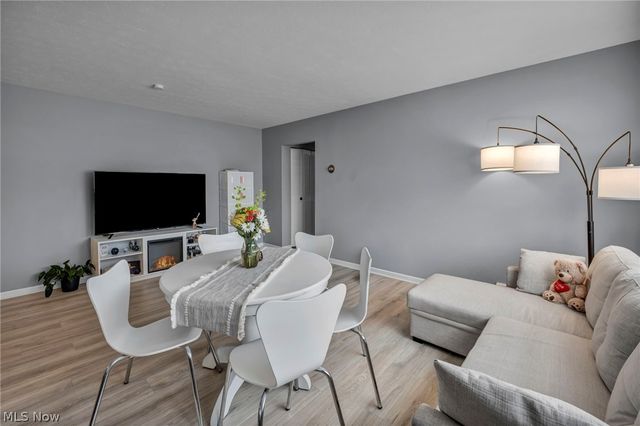 5200 Royalton Road 9B, North Royalton, OH 44133