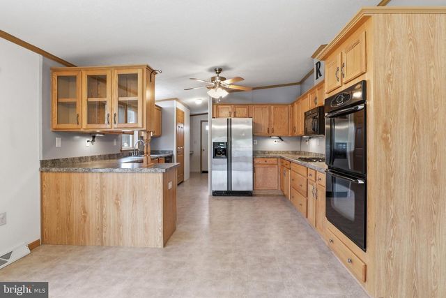 124 LISA CIR, York, PA 17406