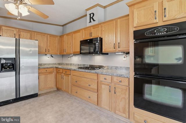 124 LISA CIR, York, PA 17406