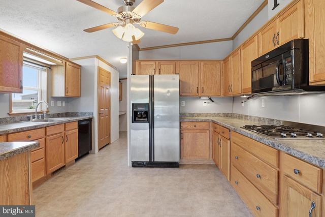 124 LISA CIR, York, PA 17406
