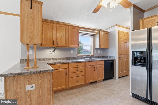 124 LISA CIR, York, PA 17406