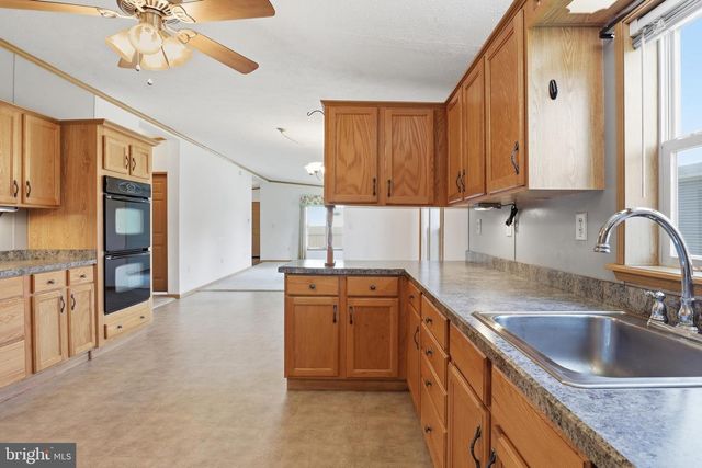 124 LISA CIR, York, PA 17406