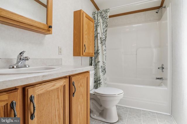 124 LISA CIR, York, PA 17406