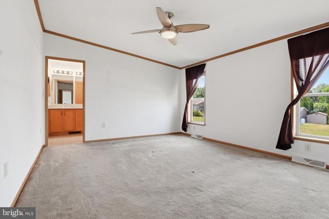 124 LISA CIR, York, PA 17406