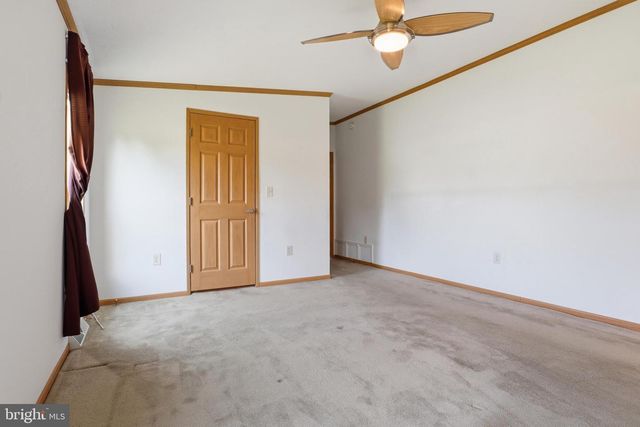 124 LISA CIR, York, PA 17406