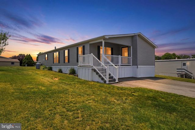 124 LISA CIR, York, PA 17406