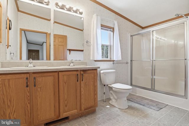 124 LISA CIR, York, PA 17406