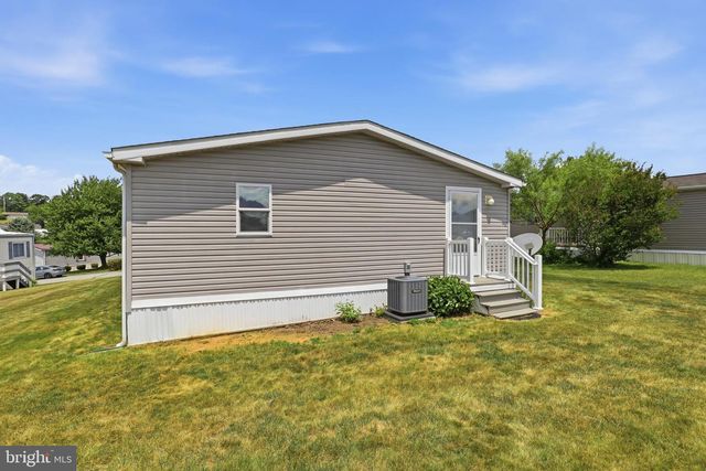 124 LISA CIR, York, PA 17406