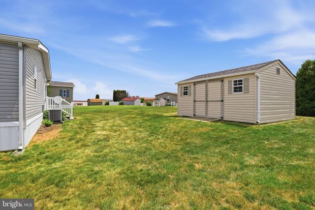 124 LISA CIR, York, PA 17406