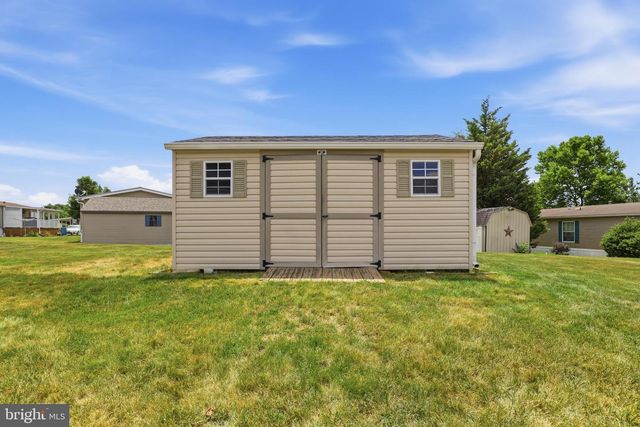 124 LISA CIR, York, PA 17406