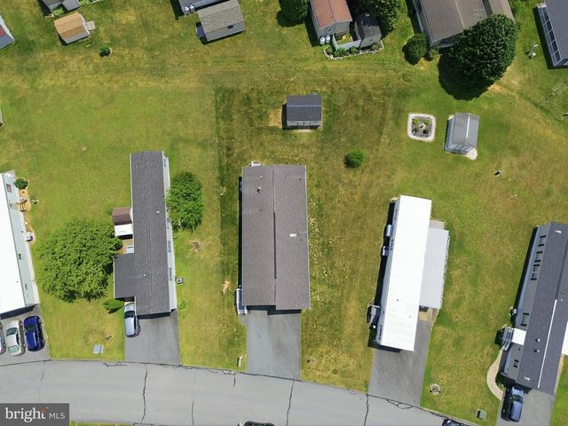 124 LISA CIR, York, PA 17406