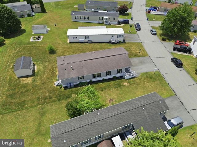 124 LISA CIR, York, PA 17406