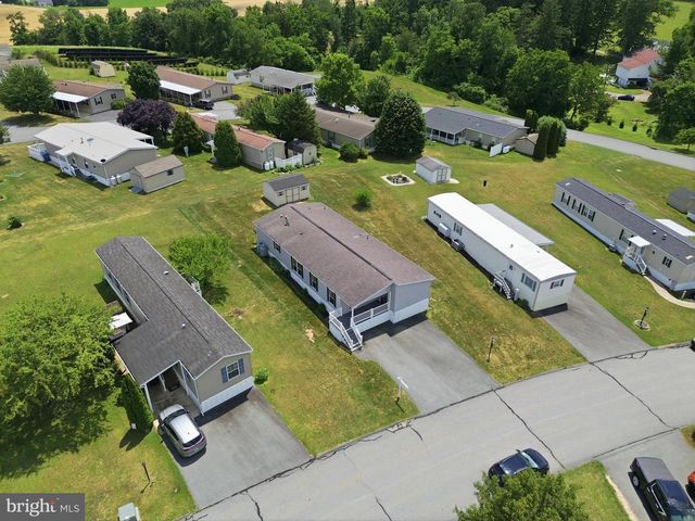 124 LISA CIR, York, PA 17406