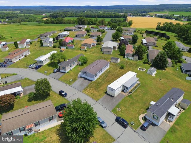 124 LISA CIR, York, PA 17406