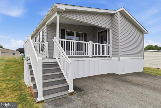 124 LISA CIR, York, PA 17406