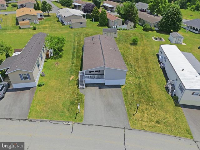 124 LISA CIR, York, PA 17406