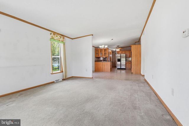 124 LISA CIR, York, PA 17406