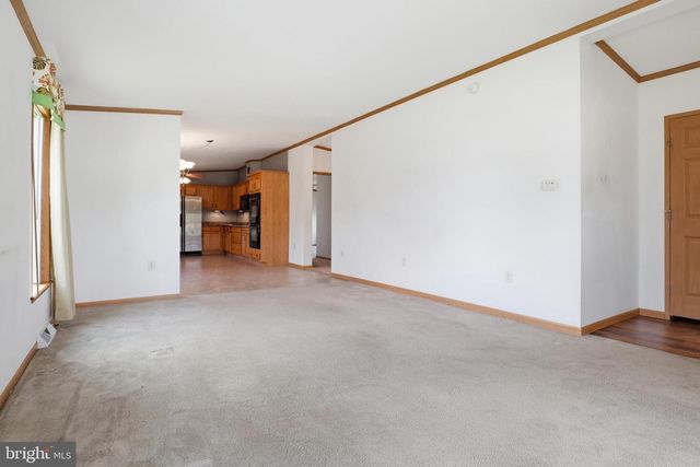 124 LISA CIR, York, PA 17406