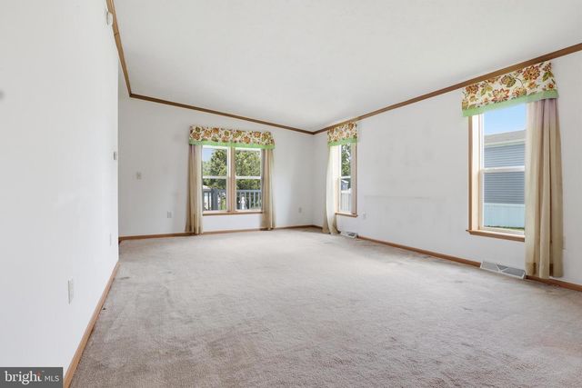 124 LISA CIR, York, PA 17406