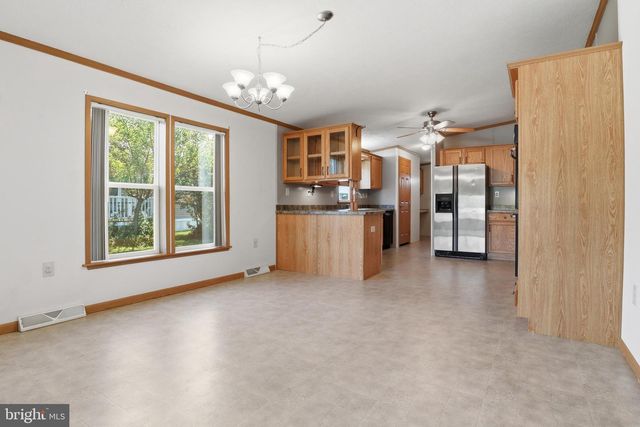 124 LISA CIR, York, PA 17406