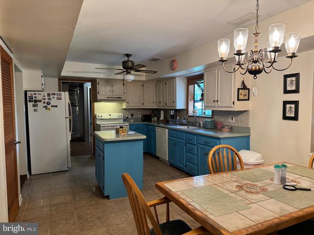 110 THORNWOOD DR, Marlton, NJ 08053