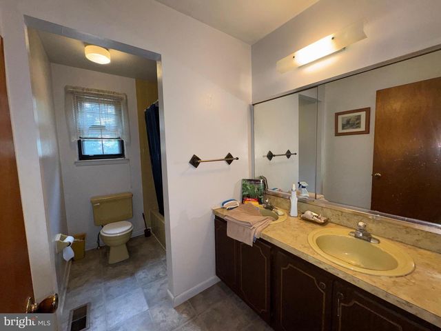 110 THORNWOOD DR, Marlton, NJ 08053