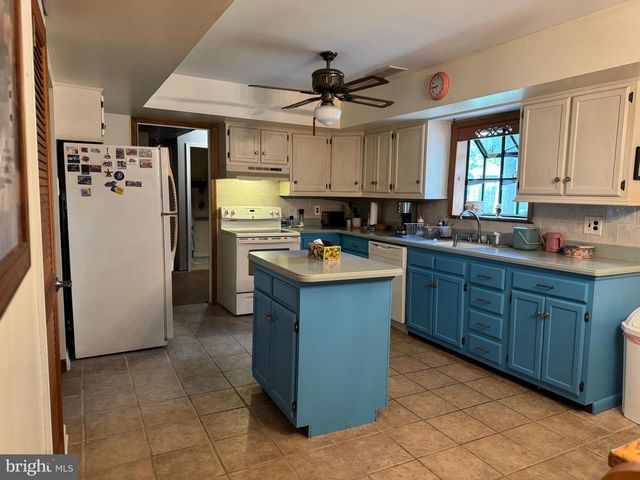 110 THORNWOOD DR, Marlton, NJ 08053