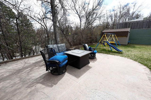 511 3rd St SE, Minot, ND 58701