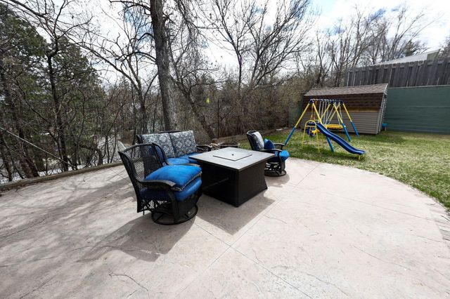 511 3rd St SE, Minot, ND 58701